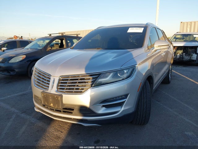 5LMCJ2C96HUL44915 Lincoln MKC SELECT