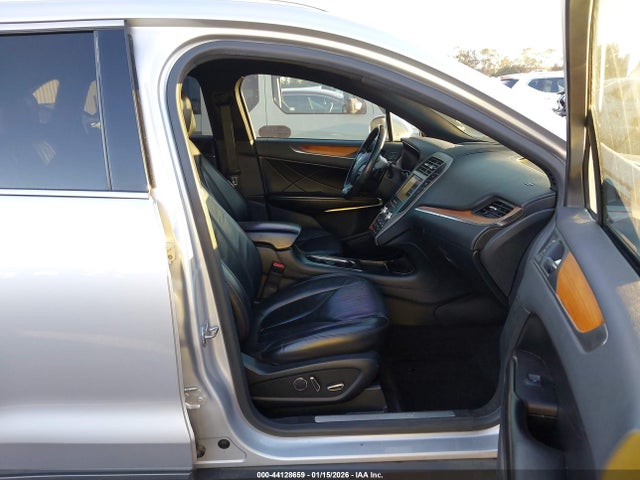 5LMCJ2C96HUL44915 Lincoln MKC SELECT