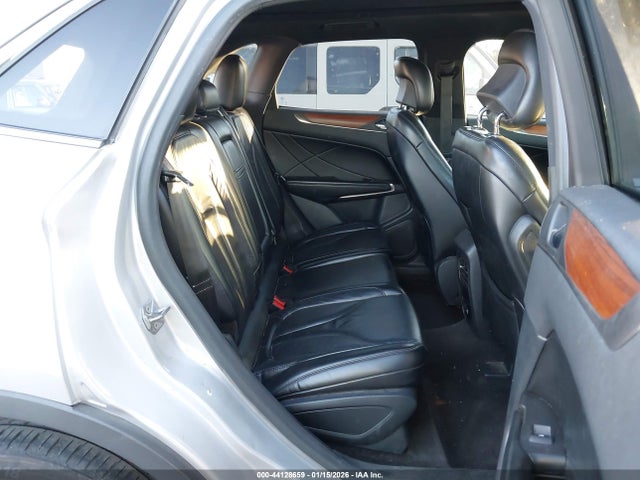 5LMCJ2C96HUL44915 Lincoln MKC SELECT