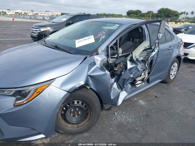 44128689 :رقم المزاد ، 5YFDPMAEXNP374207 vin ، 2022 Toyota Corolla L مزاد بيع