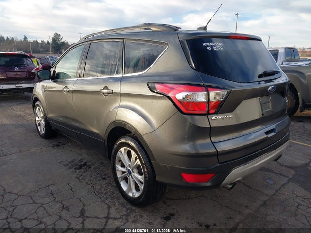 1FMCU9GD9JUA73291 Ford ESCAPE SE