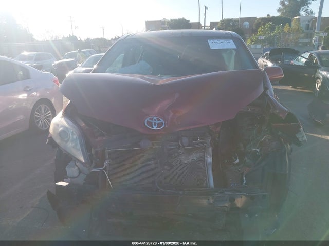 5TDKK3DC3GS750461 Toyota SIENNA LE