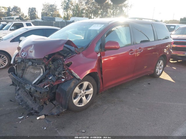 5TDKK3DC3GS750461 Toyota SIENNA LE
