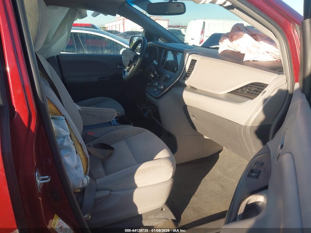 5TDKK3DC3GS750461 Toyota SIENNA LE