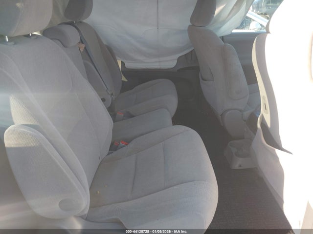 5TDKK3DC3GS750461 Toyota SIENNA LE