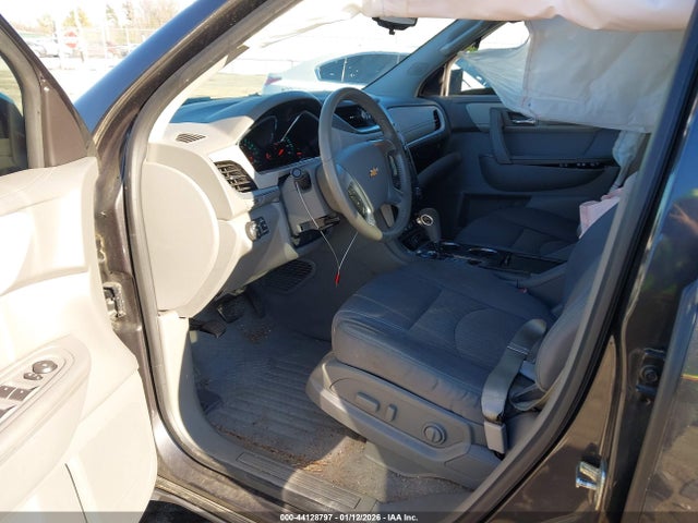 2015 CHEVROLET TRAVERSE 1GNKRGKD3FJ300438 Photo 4