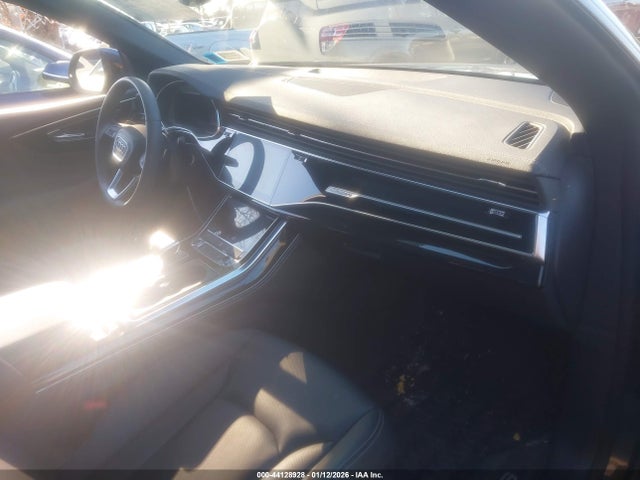 2025 AUDI Q8 WA1EVBF12SD003216 Photo 4