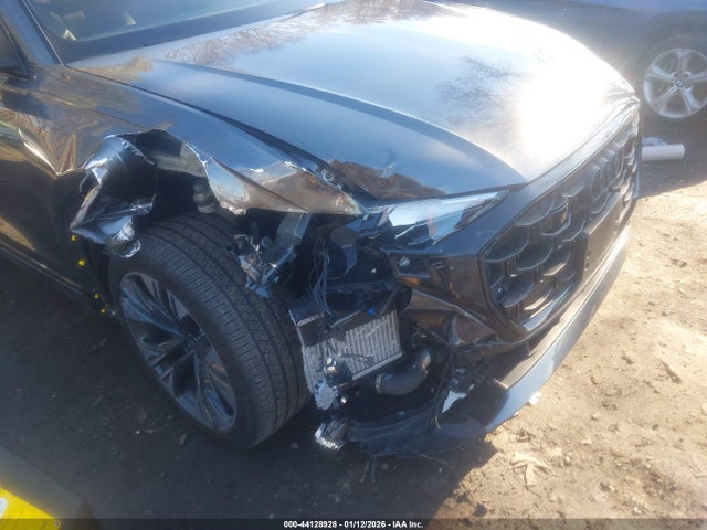 2025 AUDI Q8 WA1EVBF12SD003216 Photo 5
