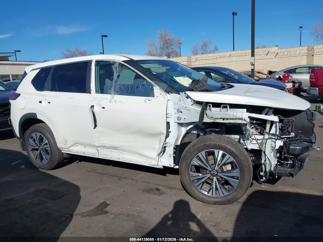 5N1BT3BA3NC720126 Nissan Rogue Sv Fwd