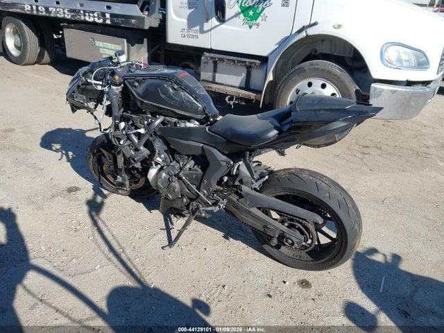 2025 YAMAHA YZFR7 JYARM38Y7SA003574 Photo 2
