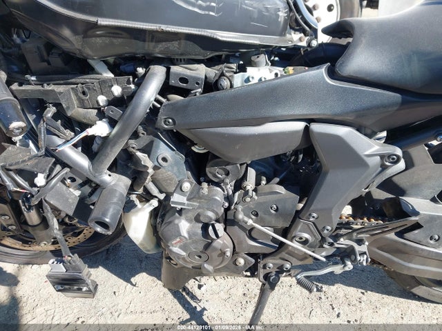 2025 YAMAHA YZFR7 JYARM38Y7SA003574 Photo 8