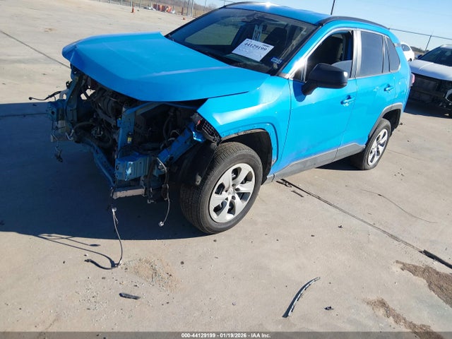 Toyota RAV4 LE 2019 2T3H1RFV7KW040243 Image 2