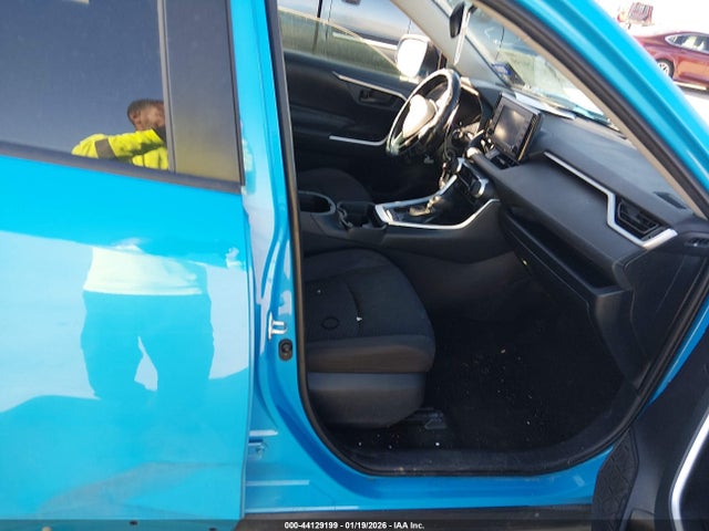Toyota RAV4 LE 2019 2T3H1RFV7KW040243 Image 5
