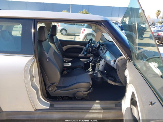 2006 MINI COOPER S WMWRE33596TJ39498 Photo 4