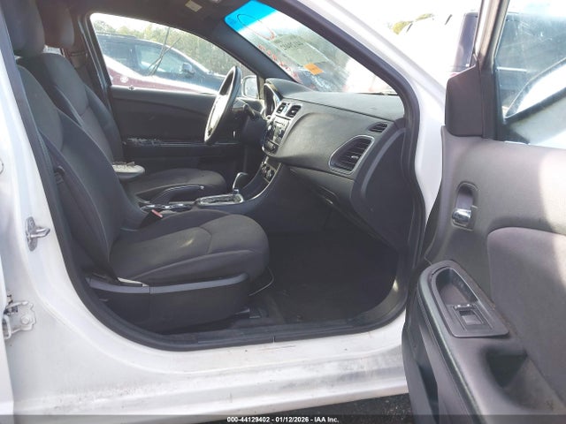 Продаж на аукціоні авто 2014 Chrysler 200 Lx, vin: 1C3CCBAB3EN208730, номер лоту: 44129402