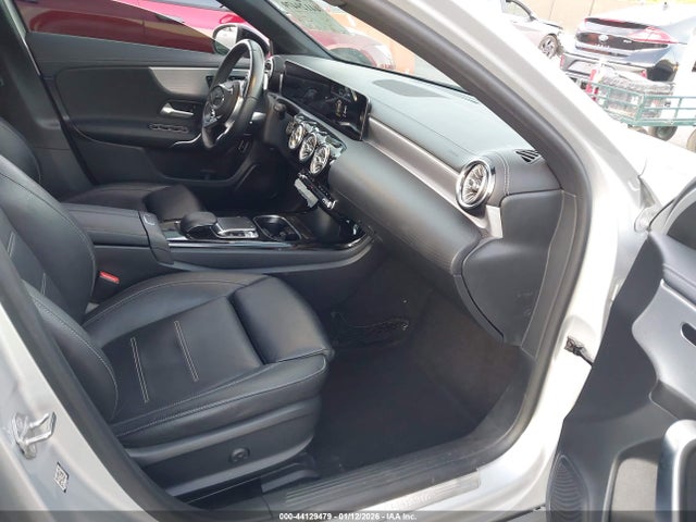2020 MERCEDES-BENZ A 220 W1K3G4EB7LJ216863 Photo 4
