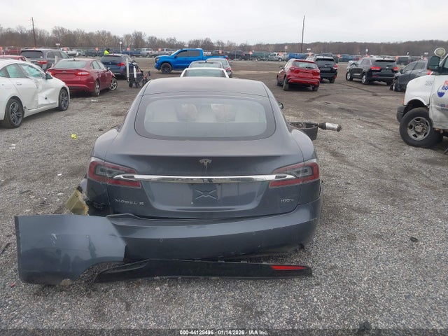 44129496 :رقم المزاد ، 5YJSA1E23JF256724 vin ، 2018 Tesla Model S مزاد بيع