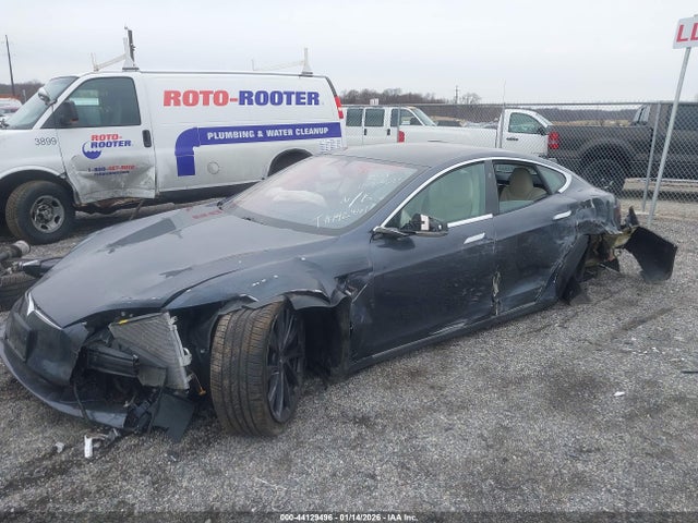 44129496 :رقم المزاد ، 5YJSA1E23JF256724 vin ، 2018 Tesla Model S مزاد بيع