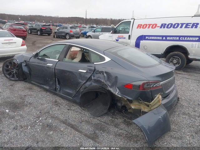 44129496 :رقم المزاد ، 5YJSA1E23JF256724 vin ، 2018 Tesla Model S مزاد بيع