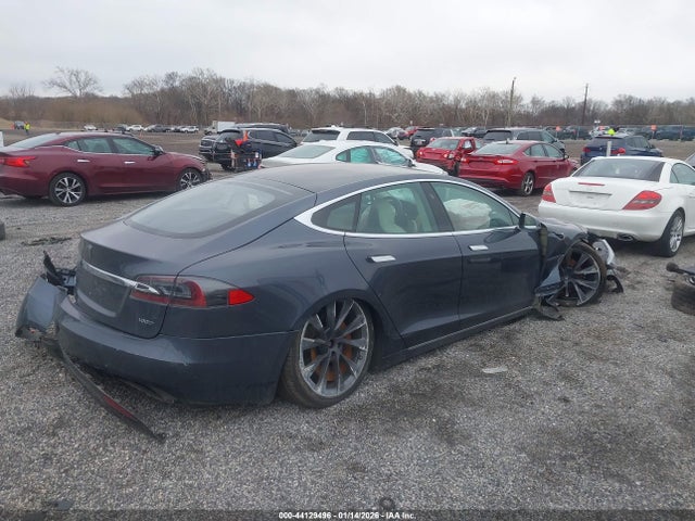 44129496 :رقم المزاد ، 5YJSA1E23JF256724 vin ، 2018 Tesla Model S مزاد بيع