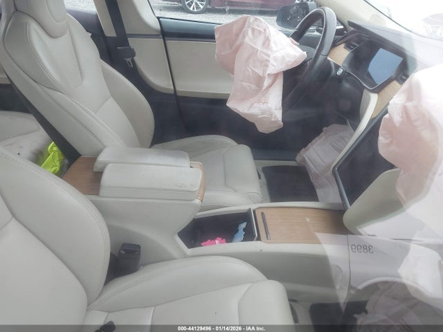 44129496 :رقم المزاد ، 5YJSA1E23JF256724 vin ، 2018 Tesla Model S مزاد بيع