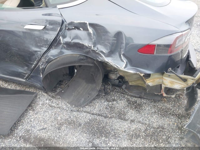 44129496 :رقم المزاد ، 5YJSA1E23JF256724 vin ، 2018 Tesla Model S مزاد بيع