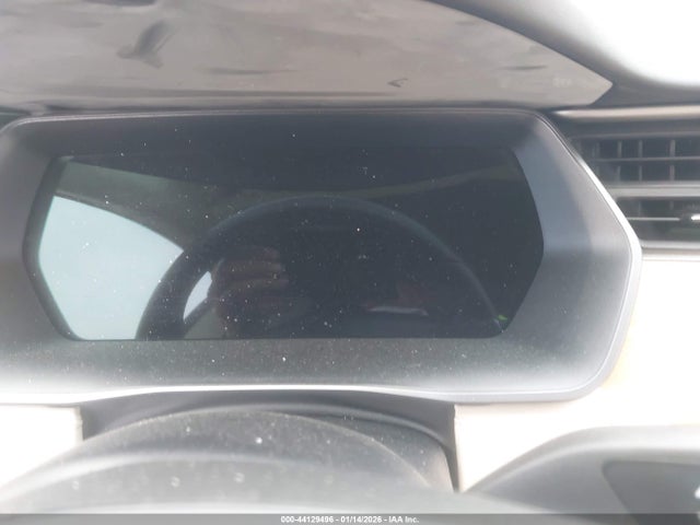 44129496 :رقم المزاد ، 5YJSA1E23JF256724 vin ، 2018 Tesla Model S مزاد بيع