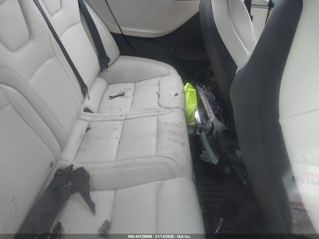 44129496 :رقم المزاد ، 5YJSA1E23JF256724 vin ، 2018 Tesla Model S مزاد بيع