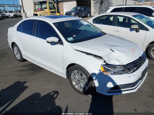 2015 Volkswagen Jetta 1.8t Se მანქანა იყიდება აუქციონზე, vin: 3VWD17AJ4FM406218, აუქციონის ნომერი: 44129632