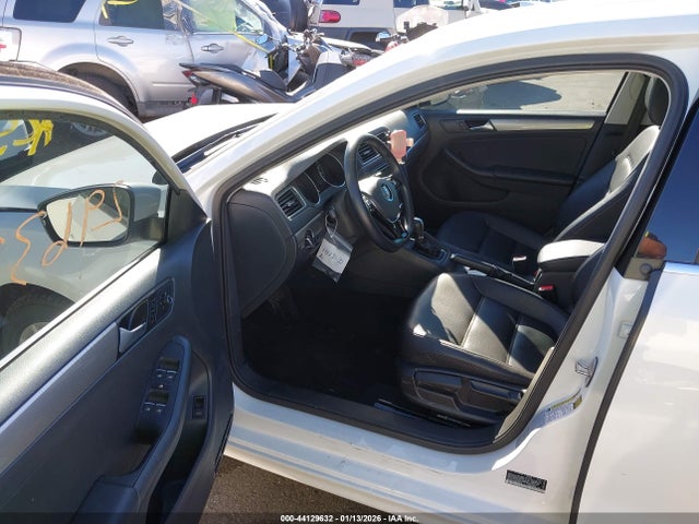 2015 Volkswagen Jetta 1.8t Se მანქანა იყიდება აუქციონზე, vin: 3VWD17AJ4FM406218, აუქციონის ნომერი: 44129632