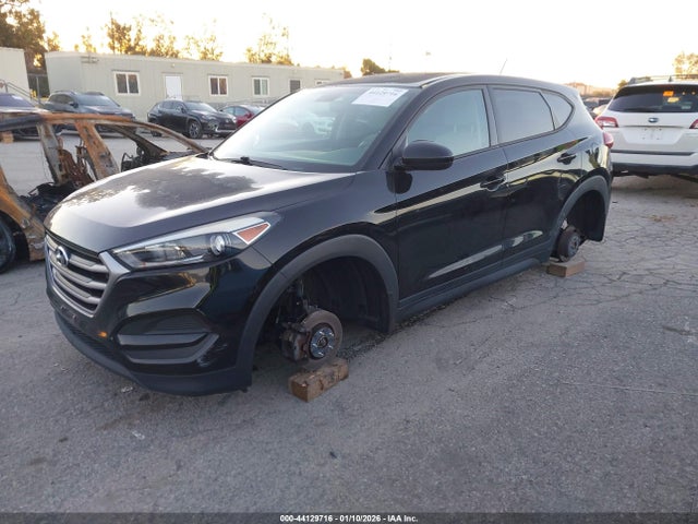 KM8J23A48HU424009 Hyundai TUCSON SE