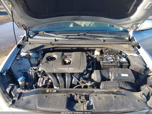 KMHD84LF2HU153772 Hyundai ELANTRA SE