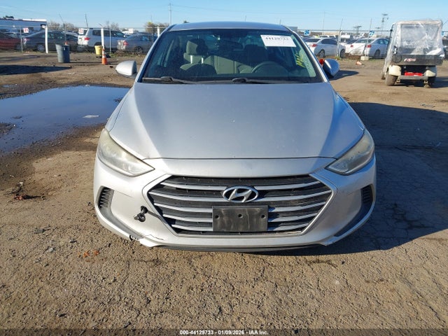 KMHD84LF2HU153772 Hyundai ELANTRA SE