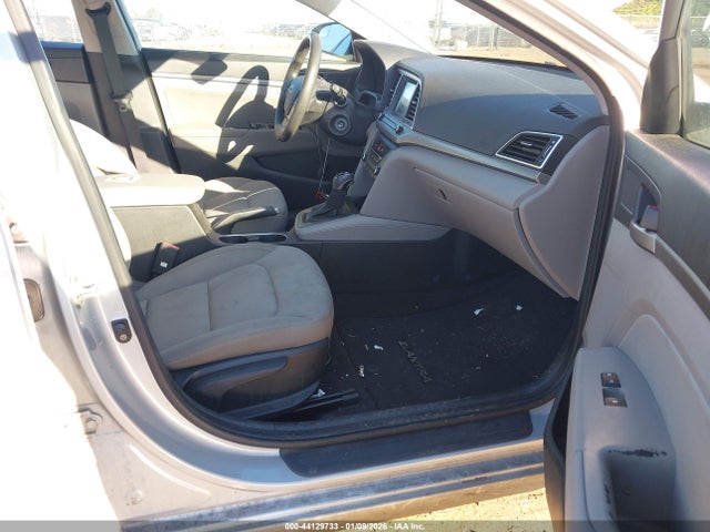 KMHD84LF2HU153772 Hyundai ELANTRA SE