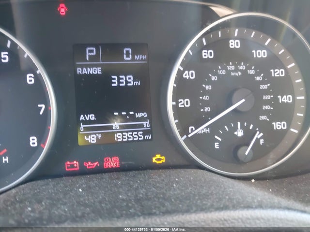 KMHD84LF2HU153772 Hyundai ELANTRA SE