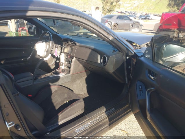Scion FR-S 2015 JF1ZNAA11F8710319 Image 5