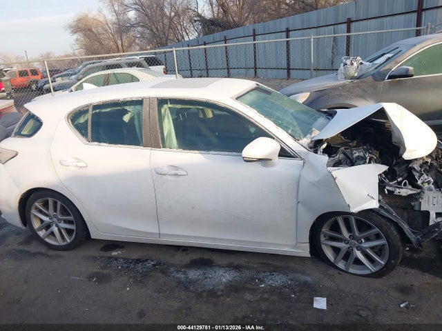Lexus CT 200H 2015 JTHKD5BHXF2237765 Image 13