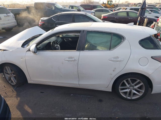 Lexus CT 200H 2015 JTHKD5BHXF2237765 Image 14