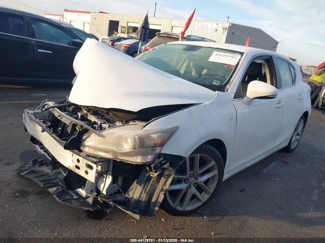 Lexus CT 200H 2015 JTHKD5BHXF2237765 Image 2