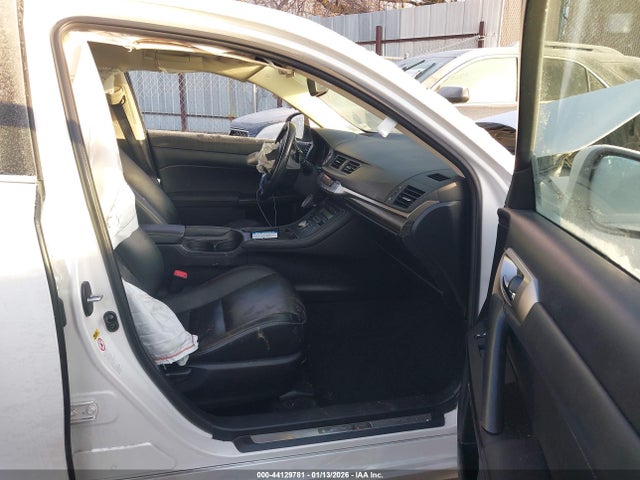 Lexus CT 200H 2015 JTHKD5BHXF2237765 Image 5