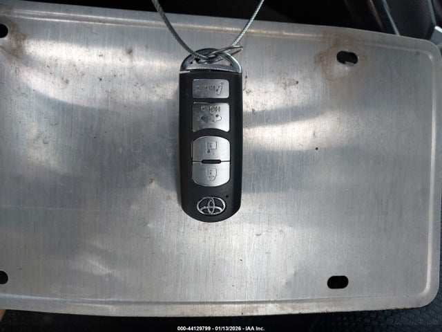 3MYDLBYV8JY320387 Toyota YARIS IA