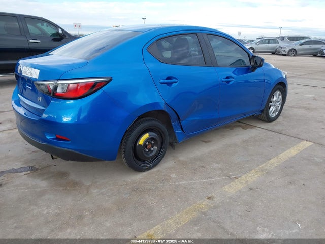 3MYDLBYV8JY320387 Toyota YARIS IA