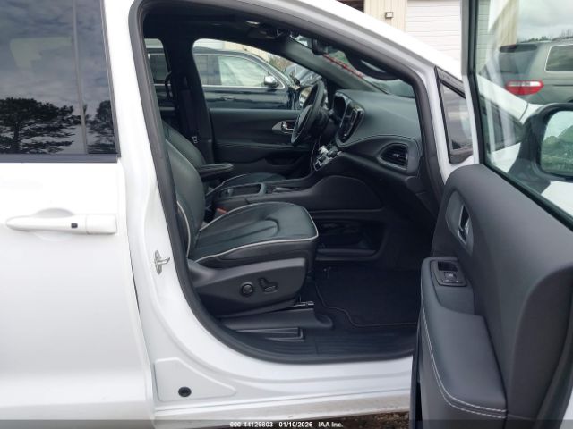 2025 CHRYSLER PACIFICA 2C4RC1GG0SR593178 Photo 4
