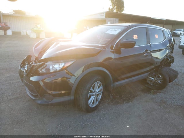 JN1BJ1CR5HW111872 Nissan Rogue Sport S