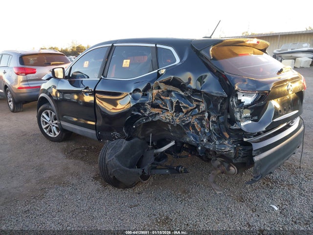 JN1BJ1CR5HW111872 Nissan Rogue Sport S