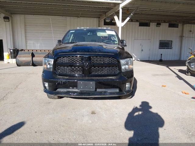 Продаж на аукціоні авто 2021 Ram 1500 Classic Express  4x4 6'4 Box, vin: 1C6RR7FG8MS593361, номер лоту: 44129886