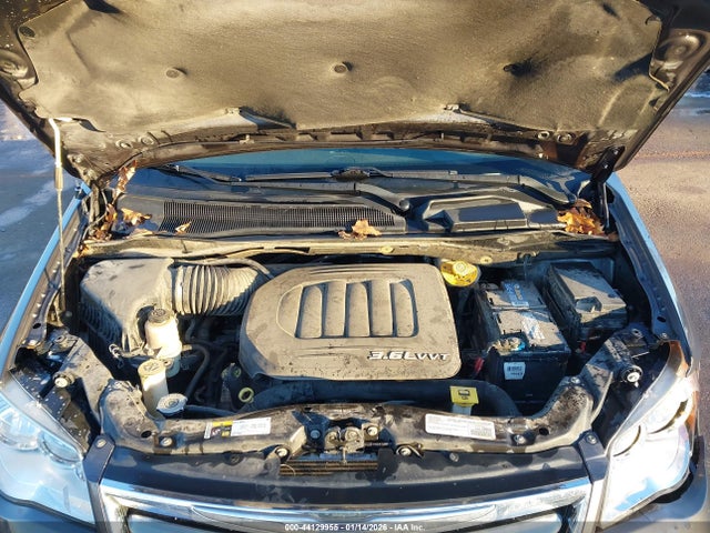 44129955 :رقم المزاد ، 2C4RC1BG3GR268426 vin ، 2016 Chrysler Town & Country Touring مزاد بيع