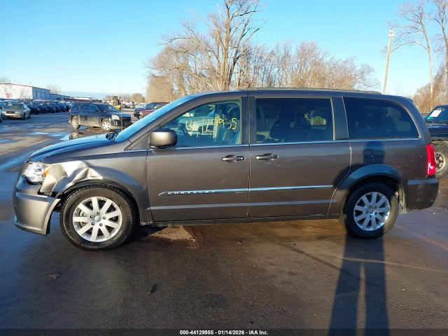 44129955 :رقم المزاد ، 2C4RC1BG3GR268426 vin ، 2016 Chrysler Town & Country Touring مزاد بيع