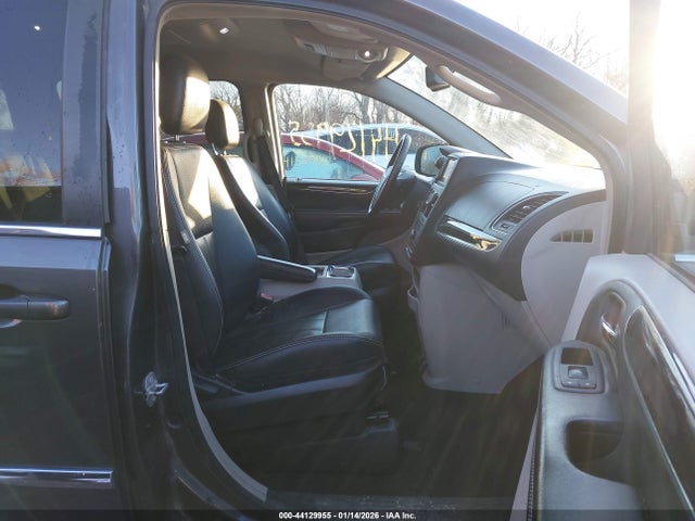 44129955 :رقم المزاد ، 2C4RC1BG3GR268426 vin ، 2016 Chrysler Town & Country Touring مزاد بيع