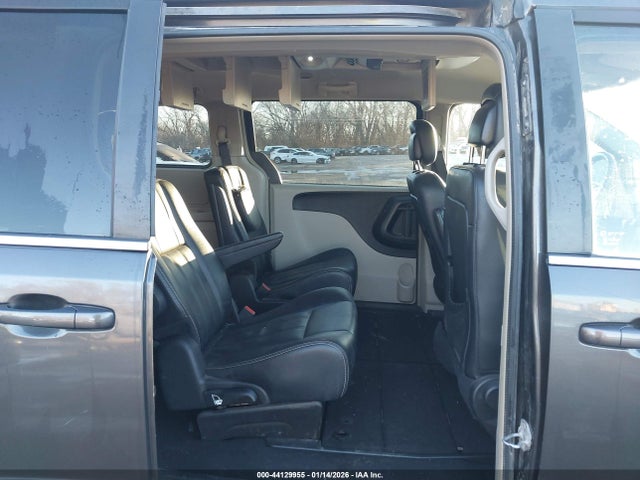 44129955 :رقم المزاد ، 2C4RC1BG3GR268426 vin ، 2016 Chrysler Town & Country Touring مزاد بيع